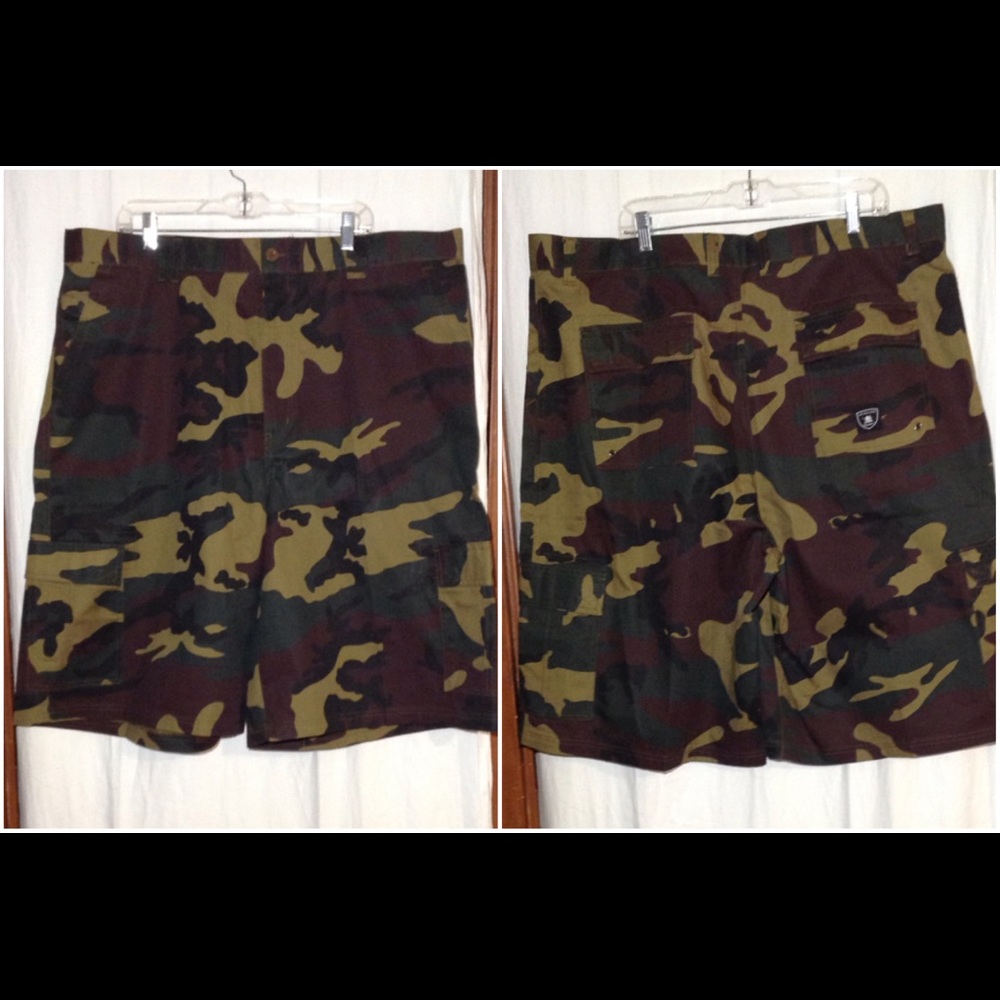 NWOT Men's Size 44 Renegade Camouflage Shorts